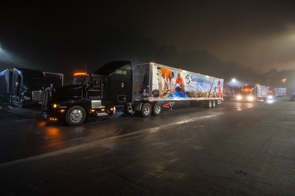 Franklin_Graham's tweet image. Three of our @SamaritansPurse trucks and trailers left in the early hours of this morning for Mississippi, where we will be setting up an emergency field hospital to help with the rising number of #COVID19 cases.