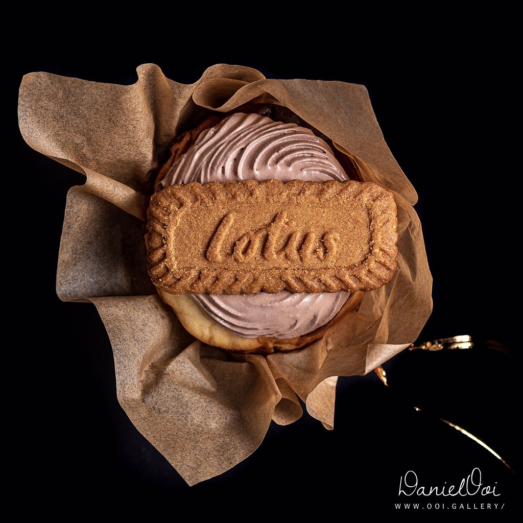 Daniel7Ooi's tweet photo. Mini Burnt Cheesecake Lotus Biscotti by Sugar & Flour
#danielooi #burntcheesecake #lotusbiscoffcheesecake #lotusbiscoff #lotusbiscoffcake #foodpics #foodpic #foodphotography #foodphotographer #foodphotos #cake #cakephotography #johorfoodphotographer #malaysiafoodphotographer https://t.co/ZB4uTA8T1A