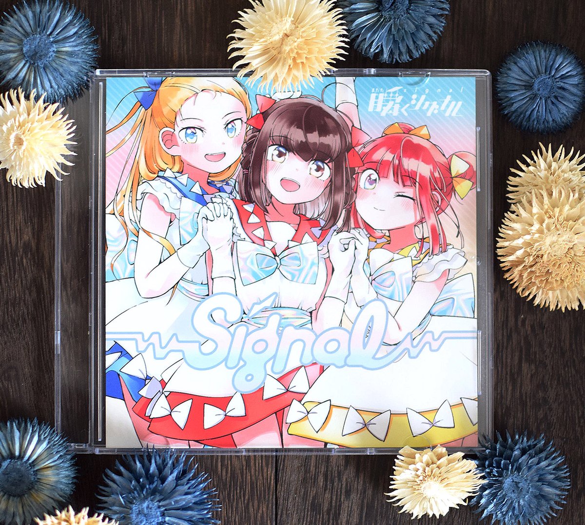 _amupaka_'s tweet photo. えきあさん（ @ekiaroll ）作 「食欲しか勝たん！」作中アイドルグループ「瞬くシグナル」ユニットロゴ・1stシングルロゴデザイン担当させて頂きました！ （ロゴ着彩はえきあさんです！美しい…）

「食欲しか勝たん！」まんがタウン10月号から連載が始まるそうです読もう！！https://t.co/aAvIzJ1cVQ https://t.co/MEmH8IT6IQ
