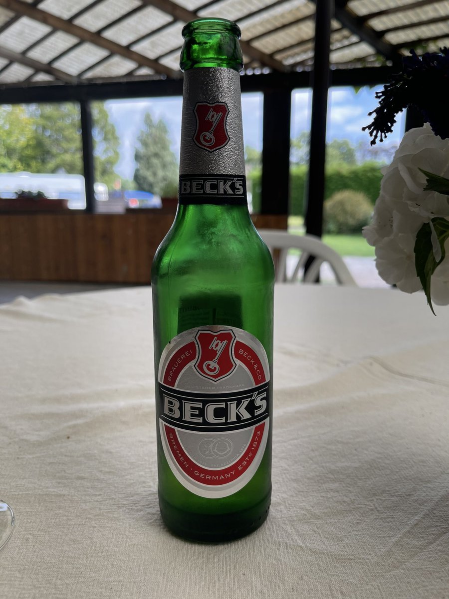 SamSosef's tweet photo. WiFi op het terras ... zit er niets anders op dan de hele middag bier drinken en wielrennen kijken #LToN #Vuelta2021 https://t.co/TSO63j0TSO