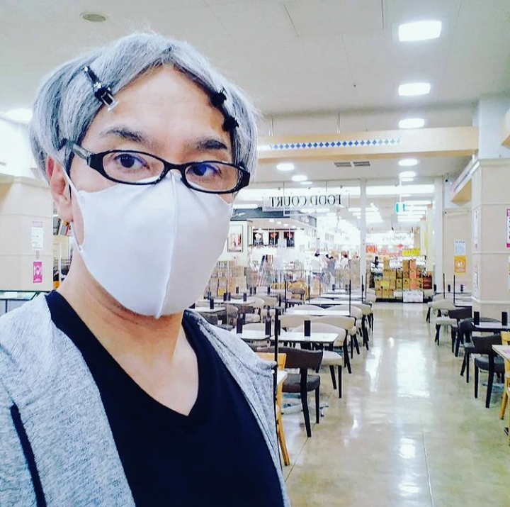 YUSAKU_LEE's tweet photo. フードコートも早く閉まるから慌てて食べたわ
#ウィッグ生活 #ウイッグ #自撮 #自撮り #ウイッグ生活 #セルフィ #セルフィー #自分撮 #自分撮り #アデランス #モデル #aderans #ウィッグ #wig #wigmodel #カツラ #若ハゲ #ハゲ #はげ #薄毛 #増毛 #白髪 #ユーチューバー #yusakulee #youtuber #李優作 https://t.co/5tCsYBz9Cd