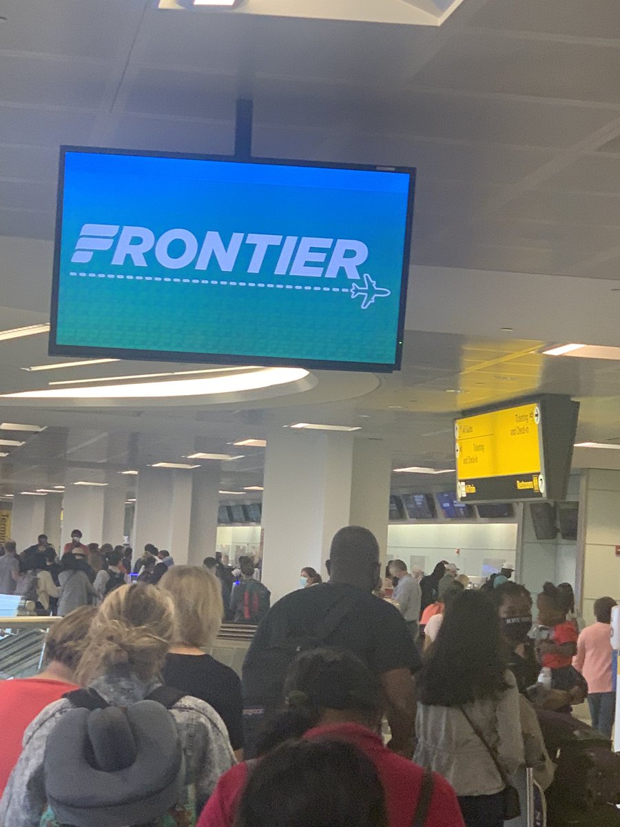 lilylyonmusic's tweet photo. @Delta what’s going on in Newark? The line for bag drop is so backed up that we’re standing in front of another airline. No information or updates, everyone is missing their flights. 1 hour in line and it moved 10 feet up. #DeltaGetItTogether https://t.co/1e7GzHItMn