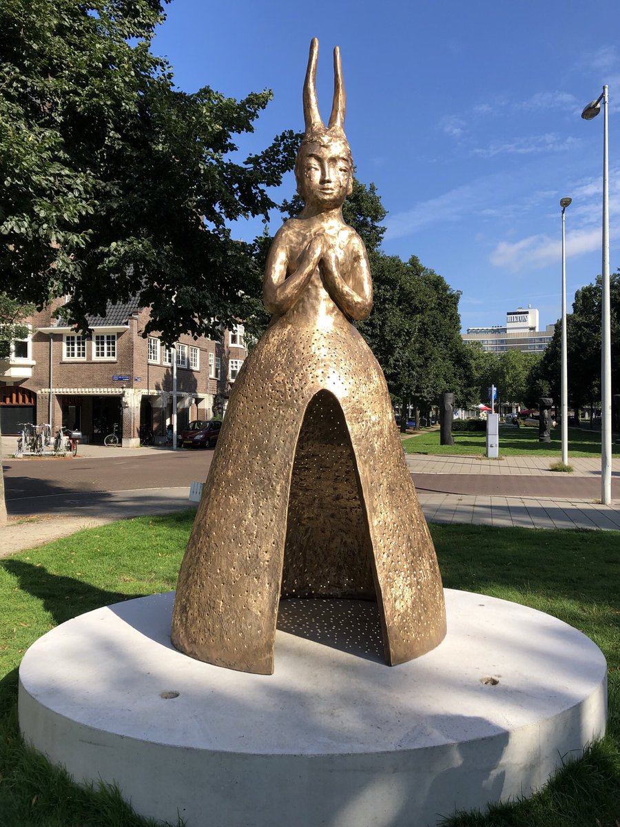 MonicaKeyzer's tweet photo. ArtZuid 2021 Imagine t/m 17 oktober.

De beeldenroute loopt langs de Minervalaan, de Apollolaan, met uitlopers naar de Churchilllaan, de Zuidas, het Stadionplein en het Museumplein.

#ArtZuid @artzuid #goud https://t.co/lFNzERMbIJ https://t.co/P1We77nWZo