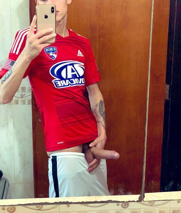 Algu&eacute;m quer ? 😈🤤hehehe https://t.co/l9FCsenrHL