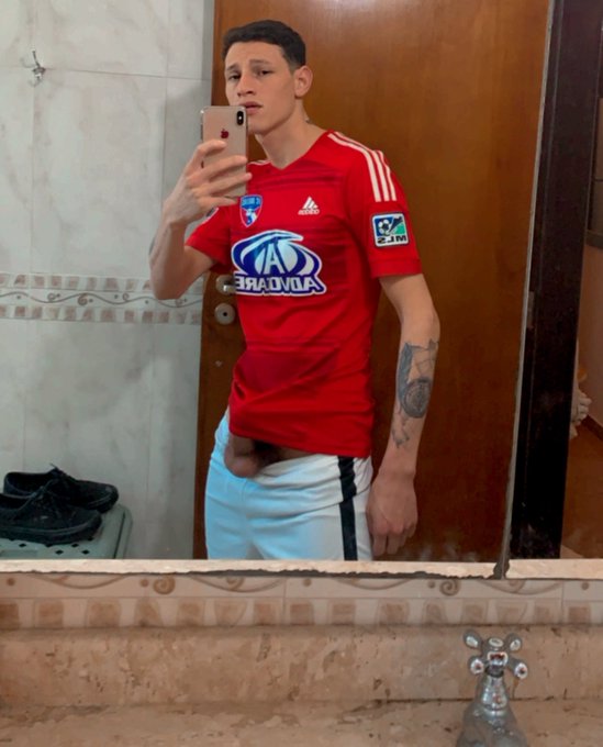 Algu&eacute;m quer ? 😈🤤hehehe https://t.co/l9FCsenrHL