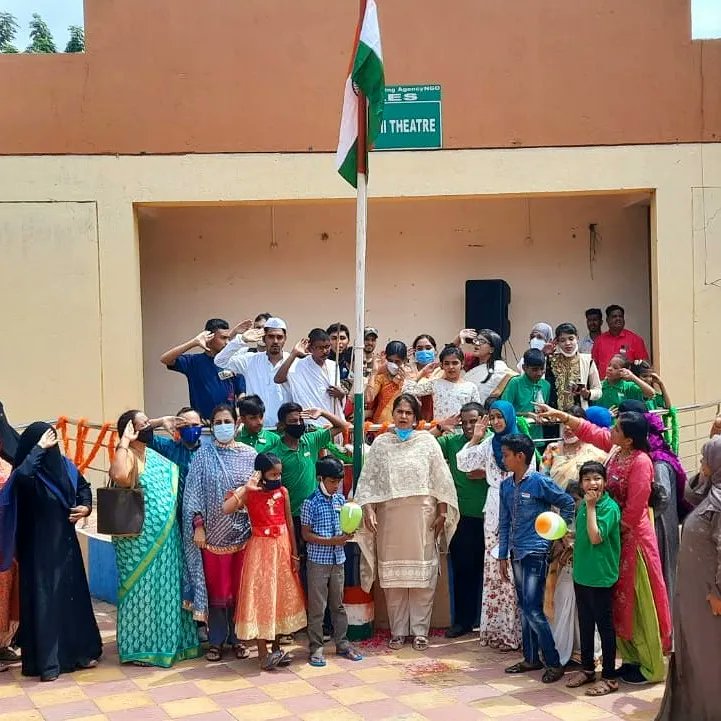 ayesharubinaa's tweet photo. Ms. Ayesha Rubina hoisted the National Flag at National Park for People With Special Needs, Malakpet, Hyderabad on the occasion of 75th Independence Day. https://t.co/MzXIRYhWAL