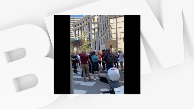 BFMTV's tweet image. 🔴 ALERTE INFO
Anti-pass: le parquet de Paris ouvre une enquête sur des pancartes antisémites
bfmtv.com/police-justice…