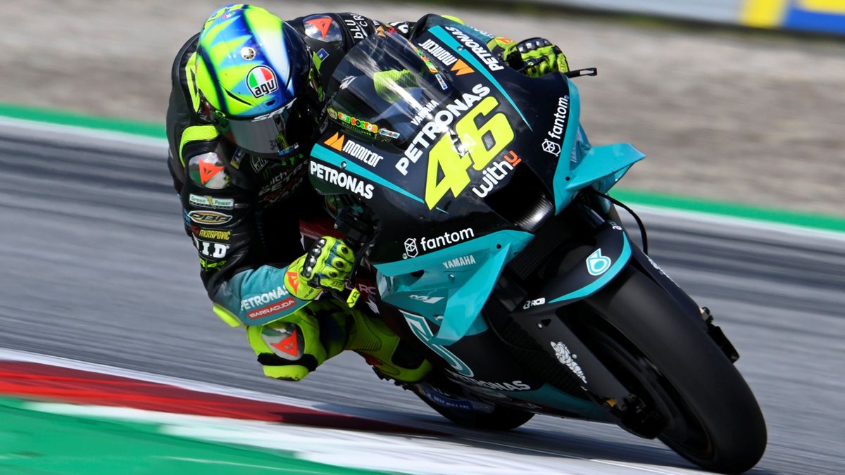 UrtziGJ's tweet photo. Grande Rossi quedando 8º en una carrera muy loca condicionada por la lluvia. #46 #GoVale https://t.co/eOPnDr58GI