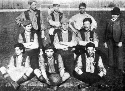 CristianDurney's tweet photo. Hoy cumple 129 años el glorioso Santiago Wanderers de Valparaíso, el club más antiguo de Chile.

Más allá del mal momento de hoy, siempre estaremos contigo, viejo amigo!

💚💚💚

Y feliz Año Nuevo Caturro a todes sus hinchas!

#Felices129AñosWanderers

(Foto del plantel de 1905) https://t.co/uBuJT1AdVq