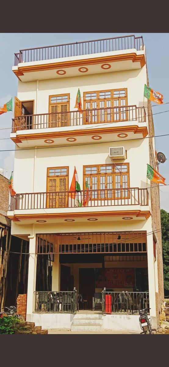 TheBharat_563's tweet photo. BJP विधायक ने किया राष्ट्रीय ध्वज तिर��गे का अपमान। सफीपुर उन्नाव भाजपा विधायक मा० बंबालाल दिवाकर जी के आवास पर राष्ट्रीय ध्वज के ऊपर भाजपा का झंडा फहराया गया। @unnaopolice @dmunnao @dgpup जी मामले को संज्ञान में लेकर तत्काल विधिक कार्यवाही करें।🙏🏻
@BBCWorld @Thebharat_0563 @ANI https://t.co/ODRDpq5J6v