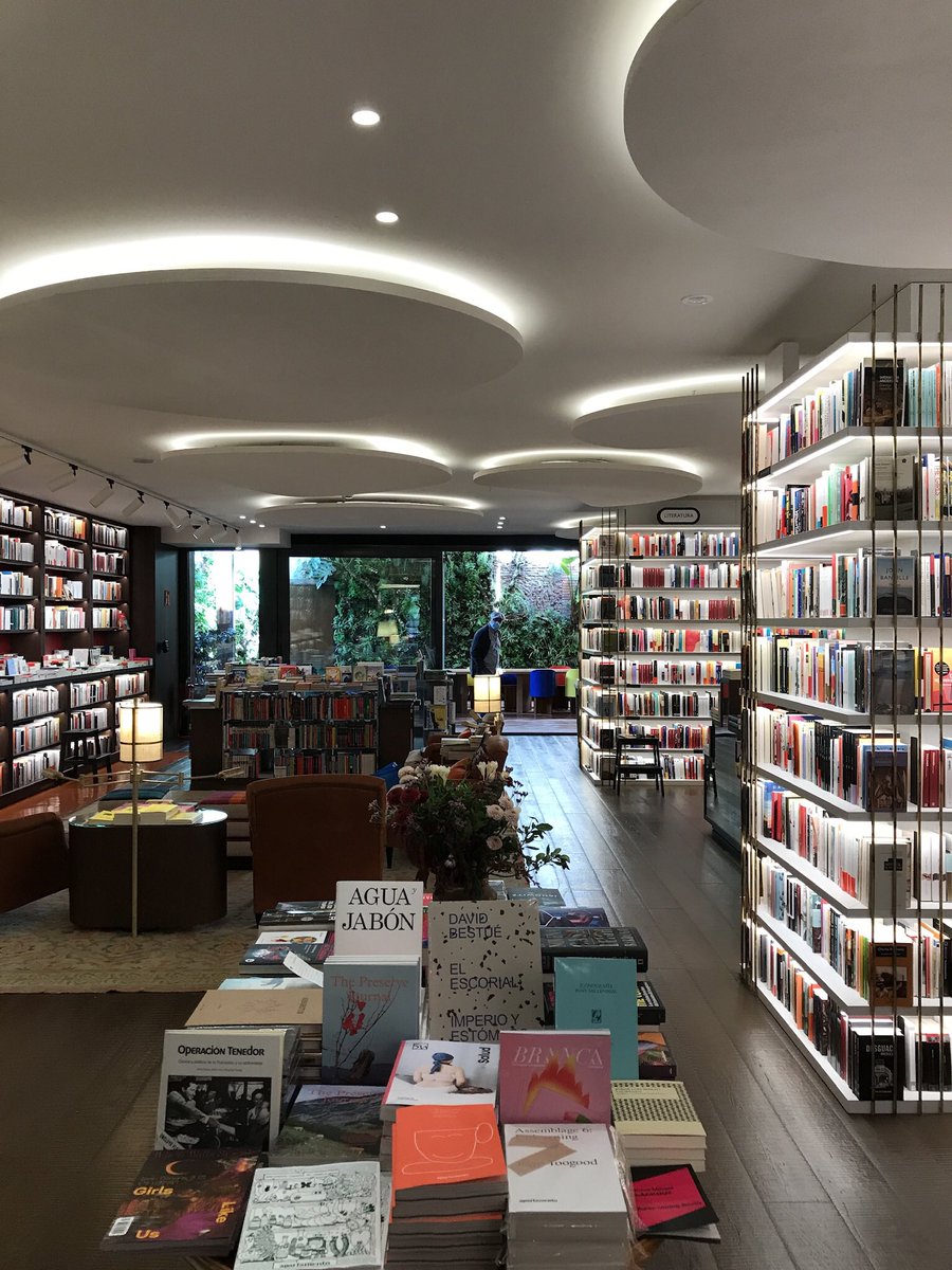 jorgecarrion21's tweet photo. Es increíble la cantidad de librerías que han abierto en Barcelona y Madrid durante la pandemia. Por si queréis conocerlas: @OnaLlibres @byronllibreria @Ll_Finestres @libreria_f451 @LataPeinada @lamistralmadrid @EspaiLlavors @pequenosseres @MaryReadLibre ¡Extraordinario! https://t.co/BmPurhY5UI