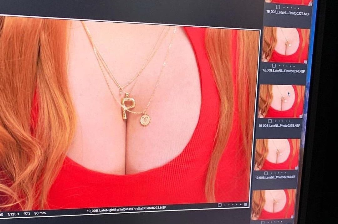 simidao82's tweet image. Bolsonaristas recebendo informações no WhatsApp.