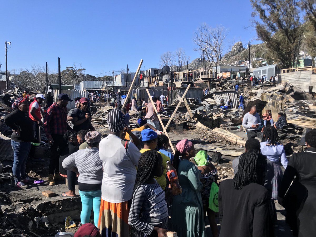 Aftermath of this morning’s fire at Imizamo Yethu, Hout Bay

Community rebuilding their homes https://t.co/2HWg5FESYN
