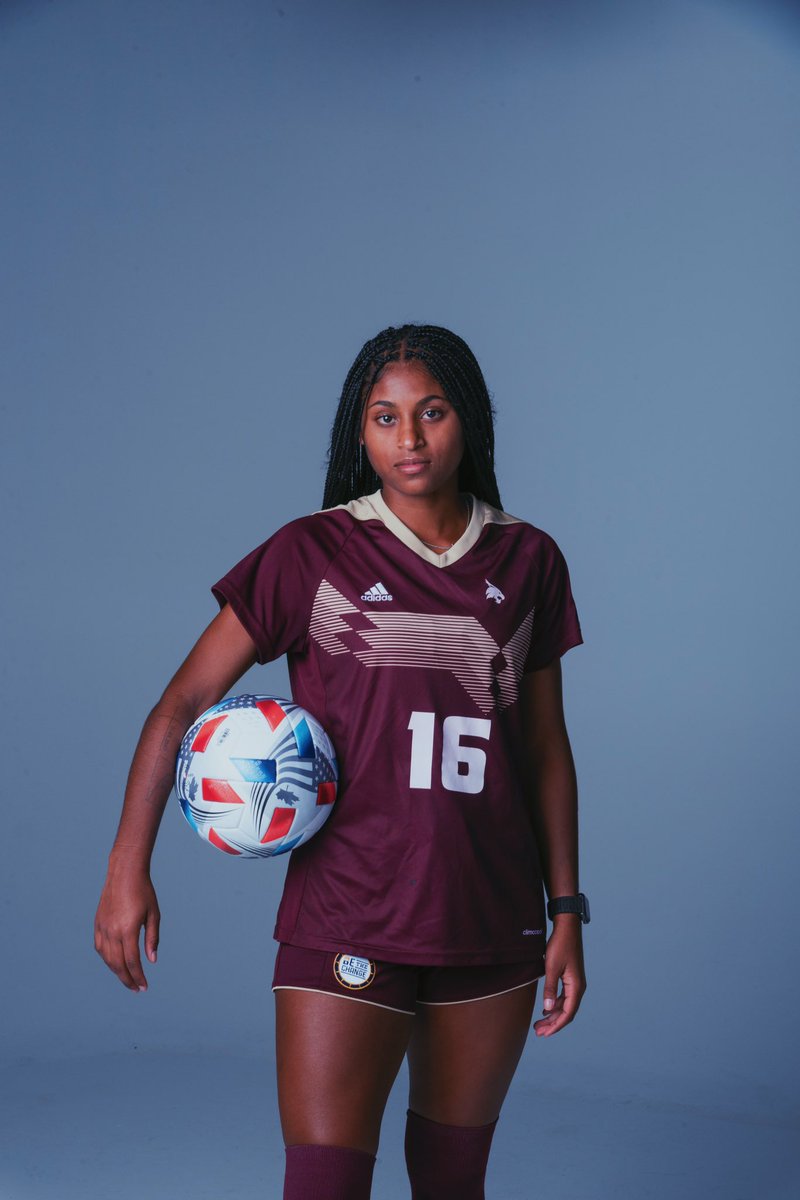 kiaramgonzales's tweet image. moving different this year 🤞🏾🖤 #year3