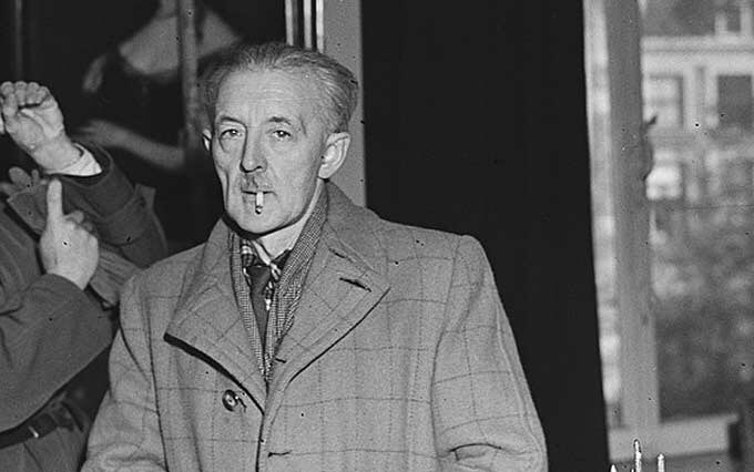 هان ون میگِقِن ۱۸۸۹ در هلند متولد شد.
هان به نقاشی قرن هفدهم علاقه‌مند بود اما منتقدان و فضای اون روز هلند شیوه‌ی مورد علاقشو پس زدند. پس او که به تکنیک نقاشی قرن هفدهم اشراف کامل داشت تصمیم به جعل نقاشی گرفت :)
۱/۱۲