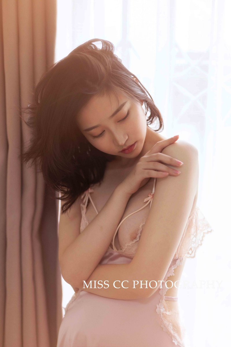 “我推开了好多人 唯独给你留了一条捷径 可是你没有来” ​​​

摄影/@misscc520 
出镜/@nnian_ 

#私房 #私房照 #摄影 #写真 #成都约拍 https://t.co/3ChBQNGowc