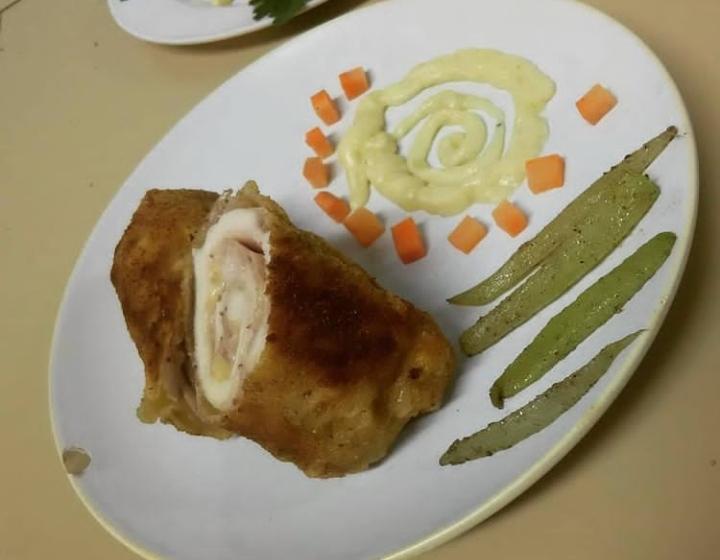 ungochoenvalenc's tweet photo. #RelatosDeCocina #Receta Dominguera Supremas de #Pollo rellenas con hierbas A mi manera 👨‍🍳🔪 https://t.co/NZrXTE37Dl