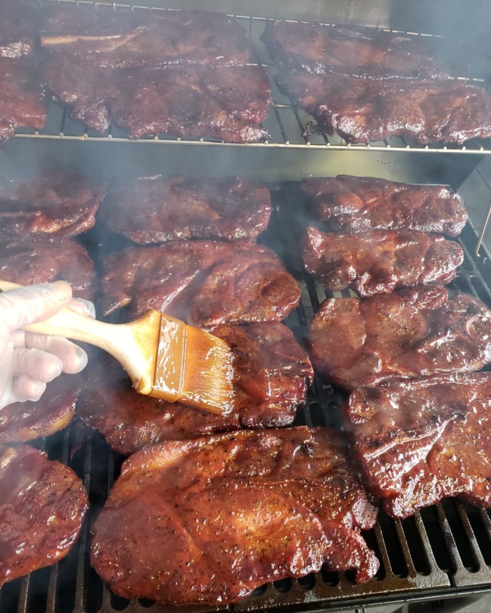 Dalies_BBQ's tweet photo. Pork. Steak. Sunnnndaaaay!
#stlouis #tradition #onlyinstl #porksteaks 🔥🐖😋
#daliessmokehouse #valleypark #bbq #stlbbq #stlouisgram #stleats #eatlocal #stlfoodie #foodie #bbqfoodie #explorestlouis #bbqcatering #wecater #bbqcaterer https://t.co/zZwwJfN6KN