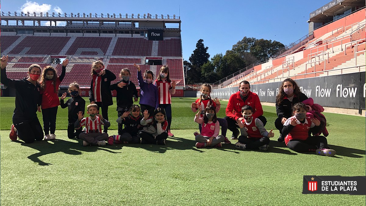 EdelpVoley's tweet photo. 😍 Conociendo cada rinconcito de nuestra casa 🏟️
#UNOTour, el mejor regalo para los más chiquitos y chiquitas. Esperamos que lo hayan disfrutado mucho 🥰
¡Feliz día! https://t.co/upAzRRcXZx