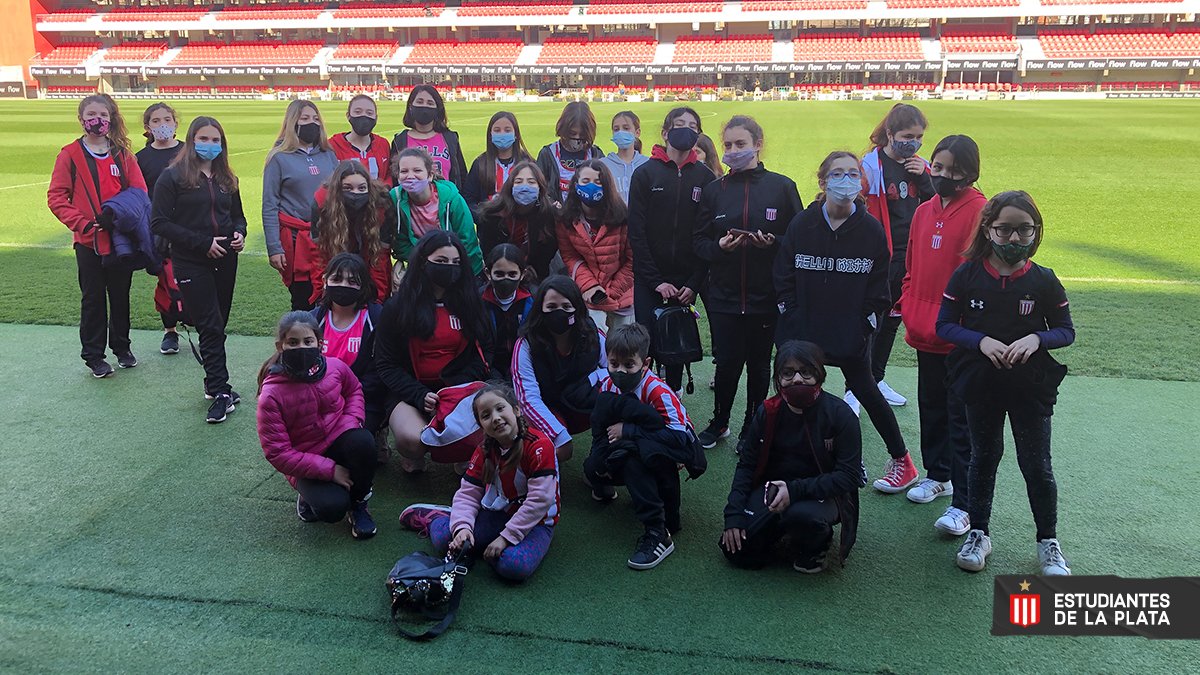 EdelpVoley's tweet photo. 😍 Conociendo cada rinconcito de nuestra casa 🏟️
#UNOTour, el mejor regalo para los más chiquitos y chiquitas. Esperamos que lo hayan disfrutado mucho 🥰
¡Feliz día! https://t.co/upAzRRcXZx