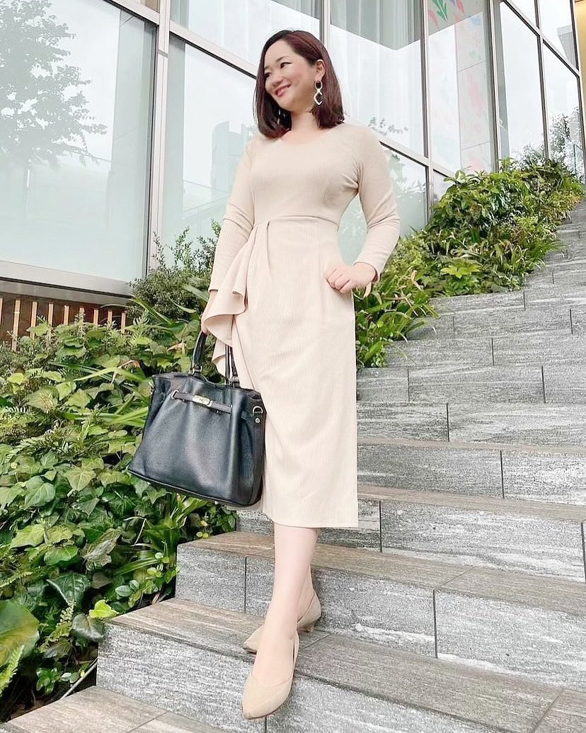 骨格別ブランド、<a href="/refontokyo/">refon tokyo │ 骨格ブランド</a> 

3タイプの骨格別に、スタイルアップするアイテムが販売されています✨
こちらのワンピースは、本日販売最終日❗️

私が着用させて頂いたのは骨格ストレートのMサイズですが、シルエットが本当に綺麗^ ^
上品なフリルがポイントになっている、女性らしいデザインです❤︎