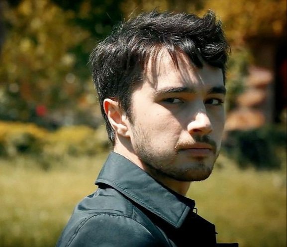 Nobody:

Burak Dakak'ın saçları:🤤🌪