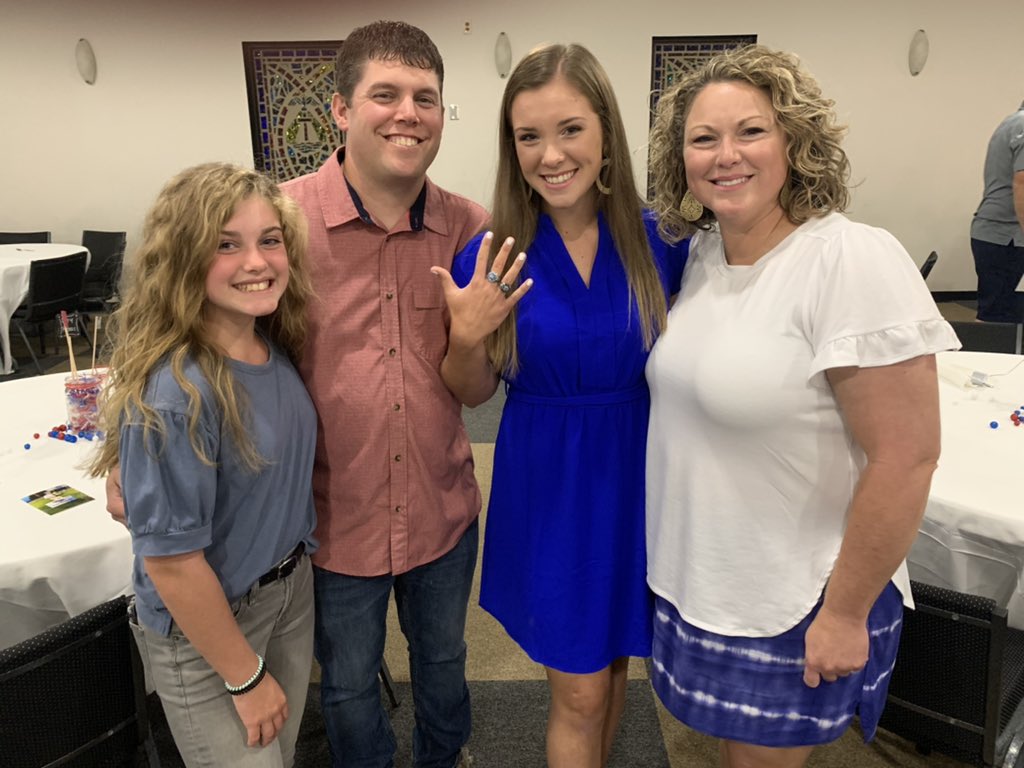 MckinnaTaylor24's tweet image. Junior year✅
#statechamps
#recordbreakingyear