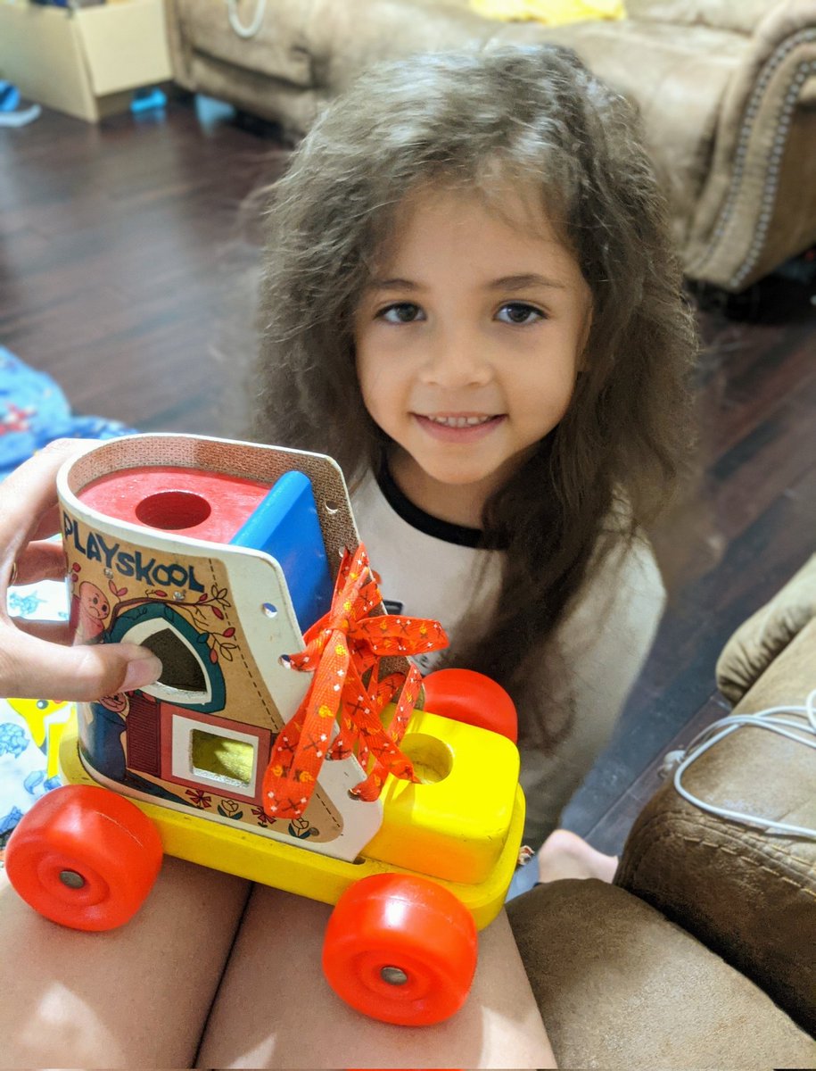 This little lady knows how to tie a shoe multiple ways...
<a href="/carlos_roque/">Carlos Roque</a>