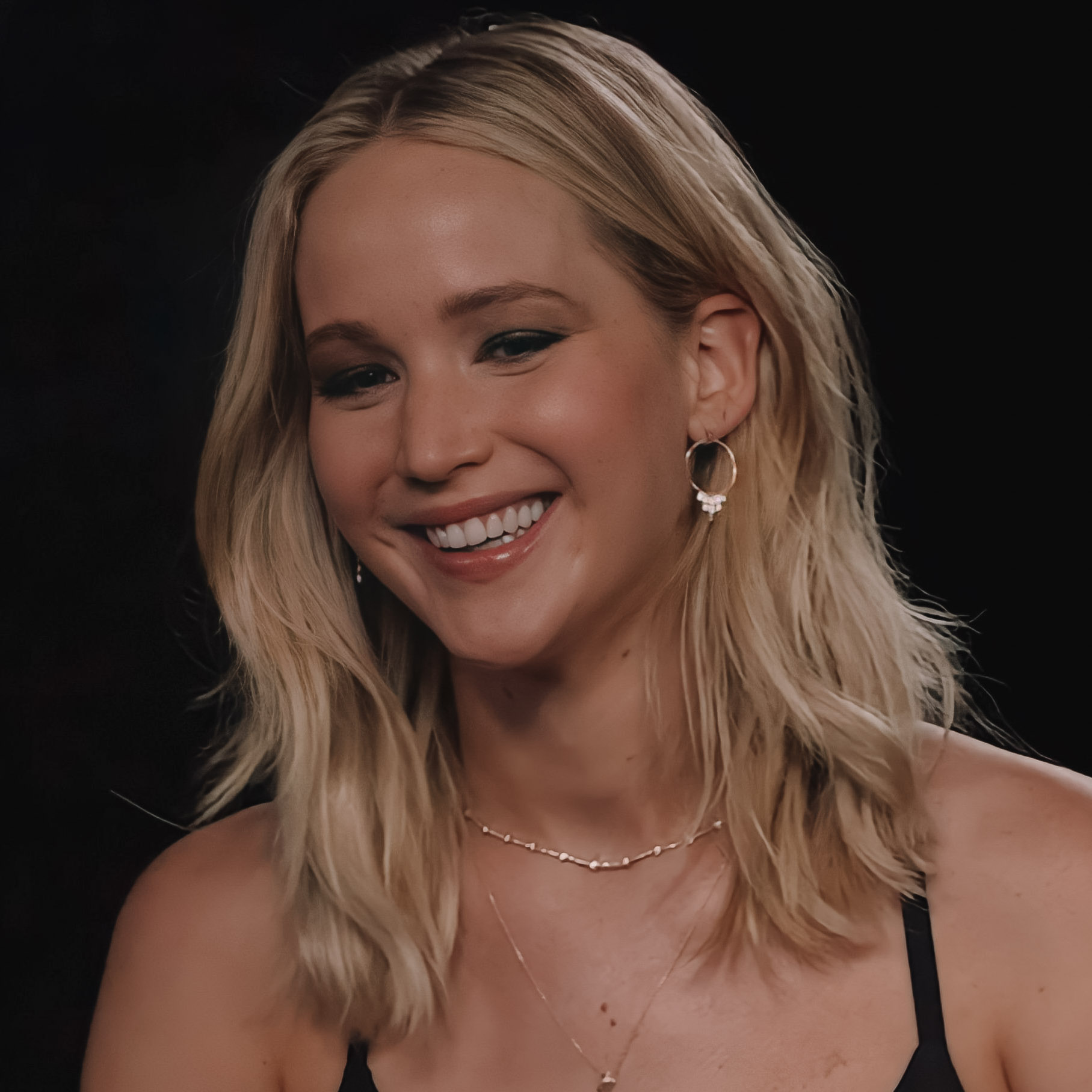 Happy birthday to the most amazing human being on earth, jennifer lawrence. 