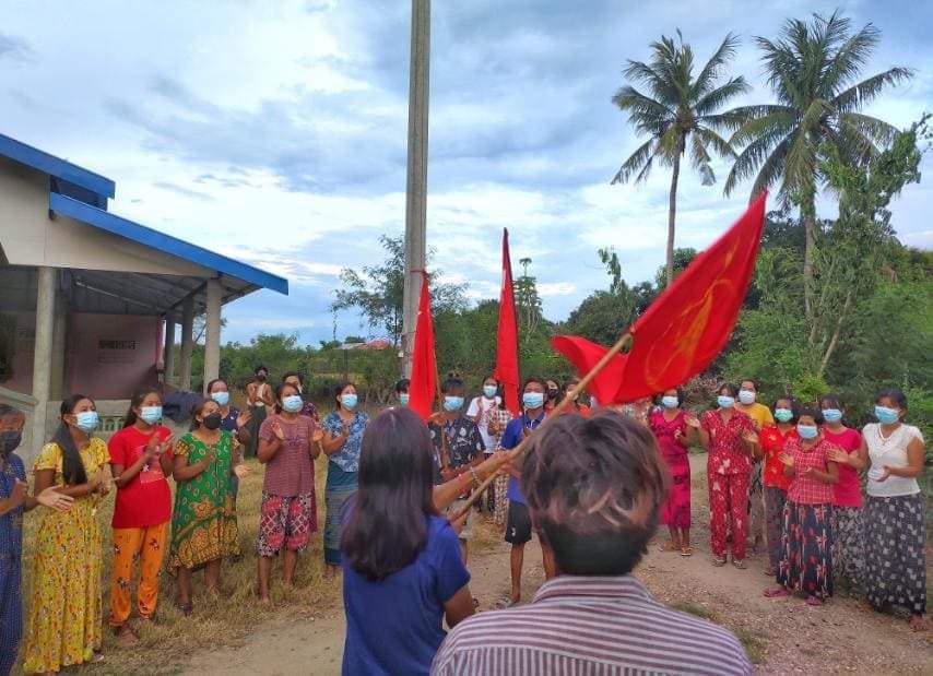 NayNweLin3's tweet photo. A protest march against a military dictatorship took place in a village on the #Monywa_AMyint Road this evening, August 15.

#AcceptNUG_RejectMilitary
#Aug15Coup 
#WhatsHappeningInMyanmar https://t.co/moXbICoCEi