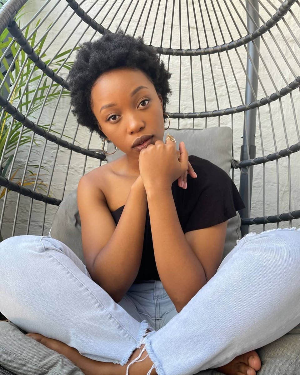 jmlafrica's tweet photo. Kinky. Curly. Cool. | 📸: @/tholwanamajake (IG)
#JMLAfrica #AfricanBeauty #Africa #NaturalHair #SABloggers #SouthAfricanBloggers #KinkyCurly #JamaicanMangoAndLimeSA https://t.co/oJQKA5kf3C