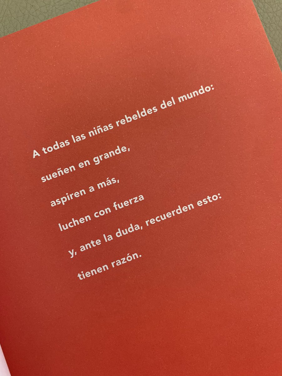 Feliz día a los niños y niñas que nos rodean en este mundo. Acá la primera página del libro que le regalé a mi pequeña Gina, porque parte de que crezcan fuertes es enseñarles lo que valen.