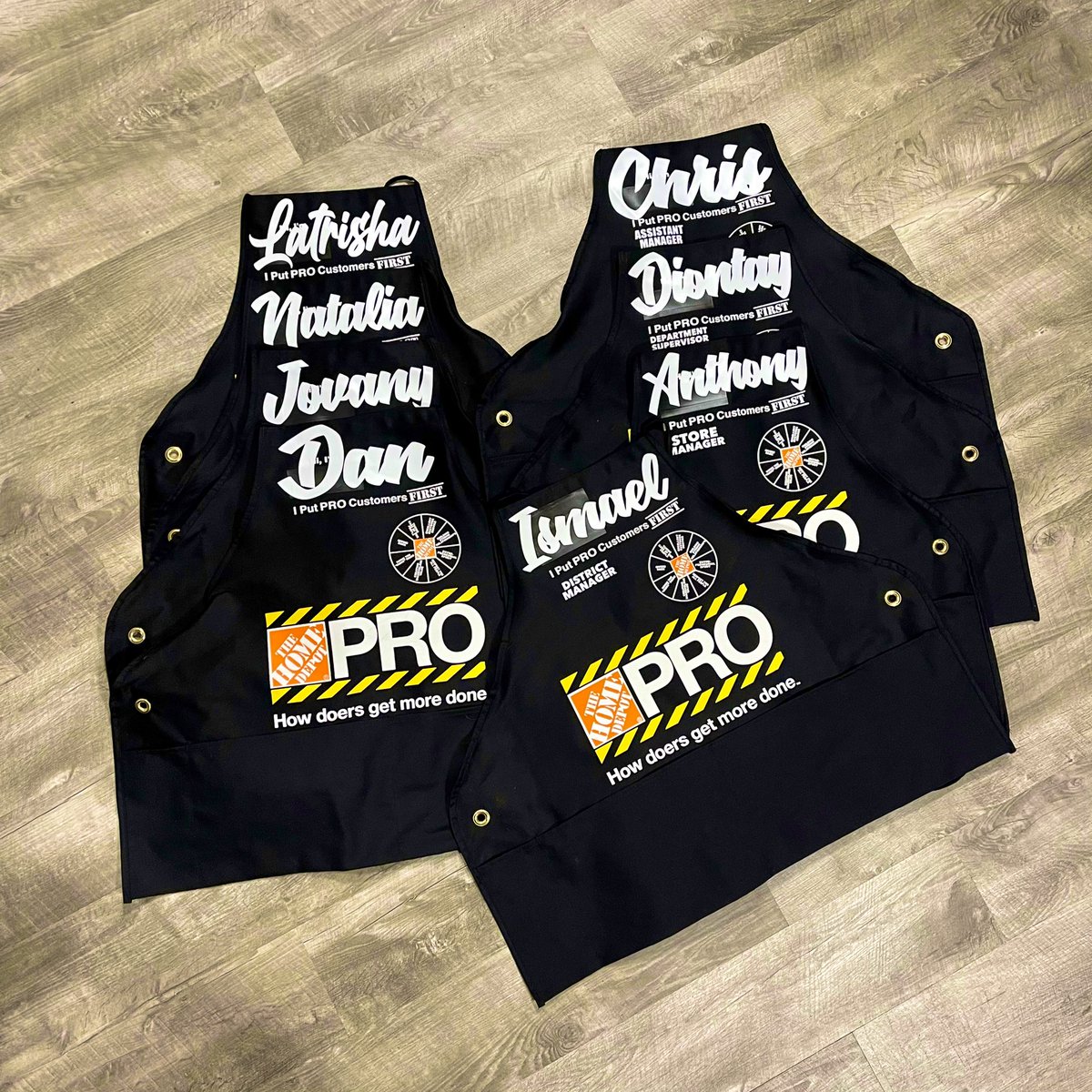 Fatboy_Decals's tweet photo. Knocked out another batch of pro aprons π #fatboydecals #fatboycustoms #homedepotlife https://t.co/teIdeBlWxP