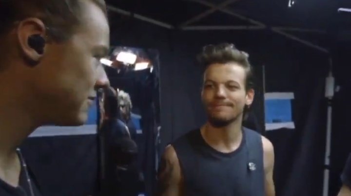 sunfflouwerry's tweet photo. THE SMILES I AM NOT OKAY https://t.co/wtST3F8klz