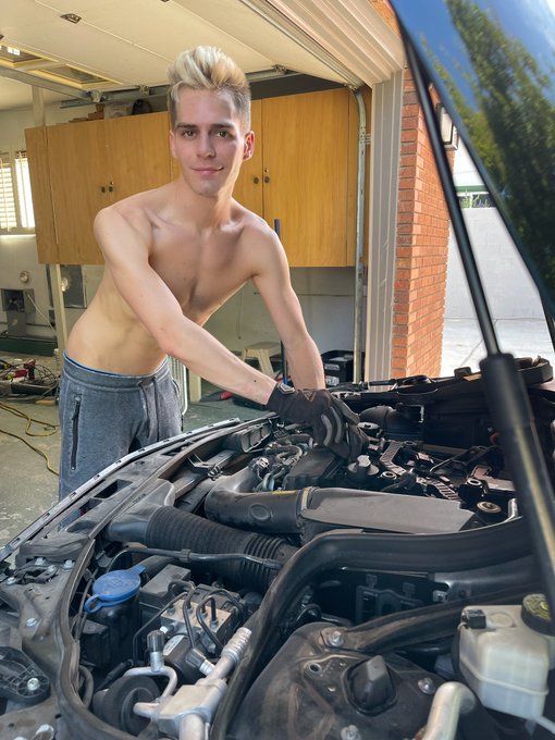 Anyone need a tune up? 💁🏼&zwj;♂️ https://t.co/JtE0gLdsSe<a href="/tag/proudboys"class="tags"><span>#proudboys</span></a>