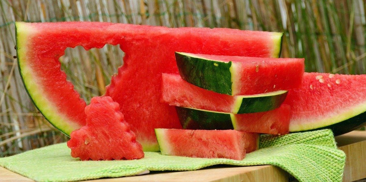 This is why you need to eat more #watermelon this week: buff.ly/37Jlevh 🍉 @suziday123 @ScarlettPenford @BrendaGott @BearFoodKitchen @RelationshipFL @DaddyGuacamole @WineOnTheDime @OrneryPiglett @WinoMotel @SashaEats @WineFoodGuide @winetraveleats