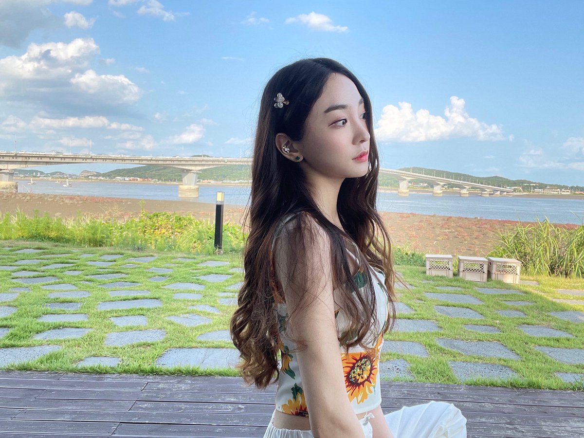 kimxnahyunx's tweet photo. 아 맞다 트위터!!!!!!!!!!💚💛☀️✨ 고화질 https://t.co/hKyWr36mjH