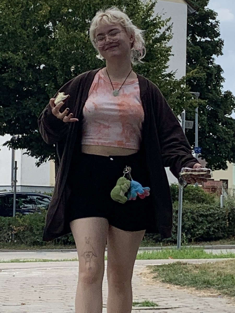 rainistdead's tweet photo. bug hat mir butterbrot mit käse gebracht<3 #DaBaby #Mutterficker #butterbrotmitkaese #hashtag #bug #wap #sexymilf #sex https://t.co/xw5ONpyIS5
