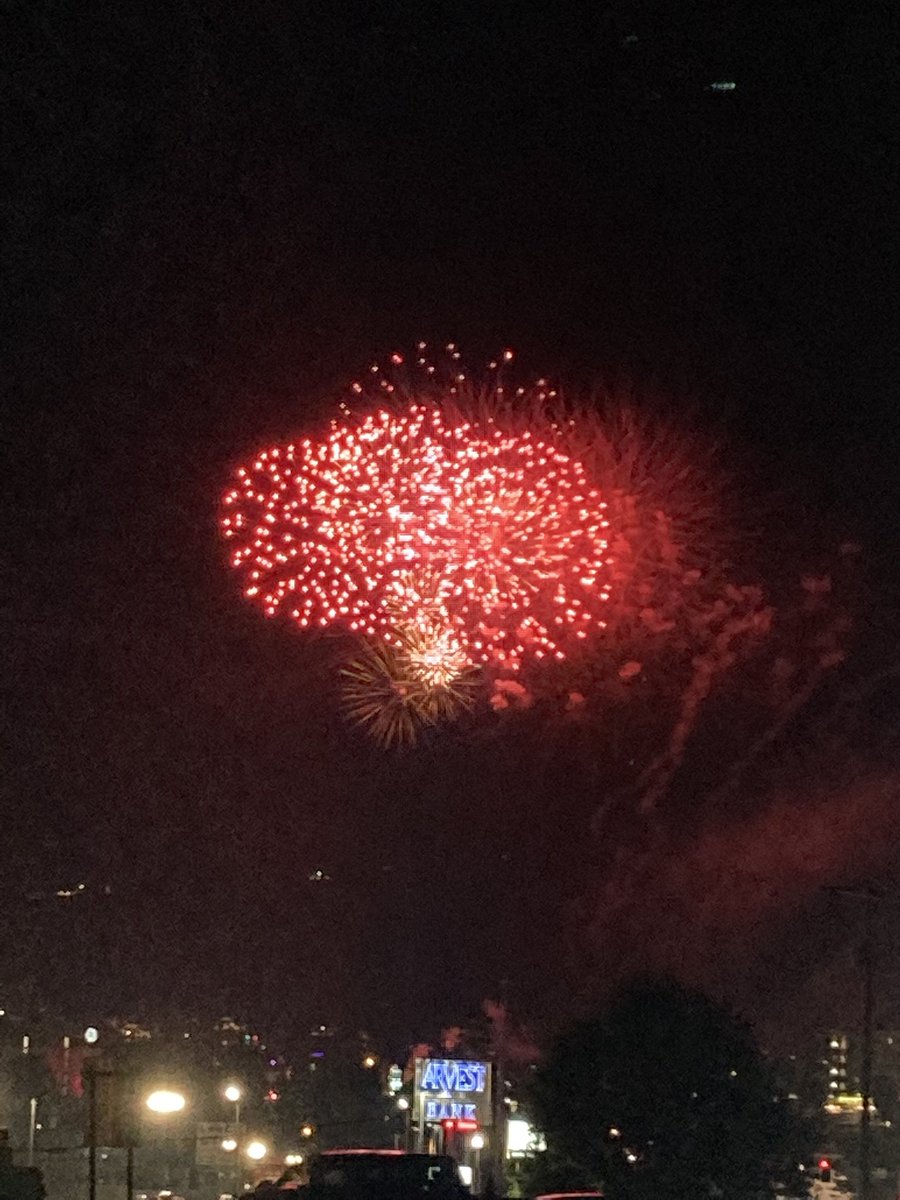 marquez_serra's tweet photo. thread pt 2. 
25) fat bottomed girls cupcakes 
26) fake tattoos (w luke) 
27) see fireworks 
28) tie-dye shirts w siblings https://t.co/EJN2SQPJuw