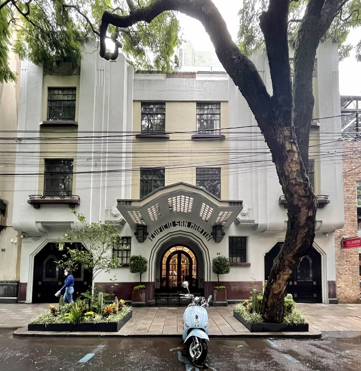 Edificio San Martín #ArtDéco
Arq. Ernesto Buenrostro (1931)
Hipódromo de la Condesa, #CDMX