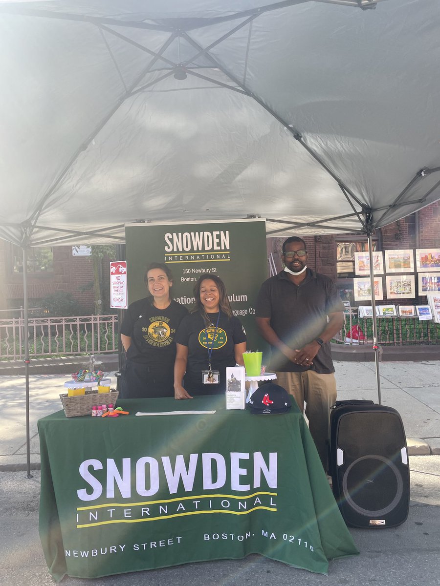 SnowdenIntBPS's tweet image. It’s a beautiful day to visit Newbury Street and Snowden International at Copley during Open Newbury!  Stop by and say hi to Head of School Martinez, Assistant Head of School Ms. Poirier and Director of Data and Student Achievement Mr. Dykes!!!  @BostonSchools @jkwessel