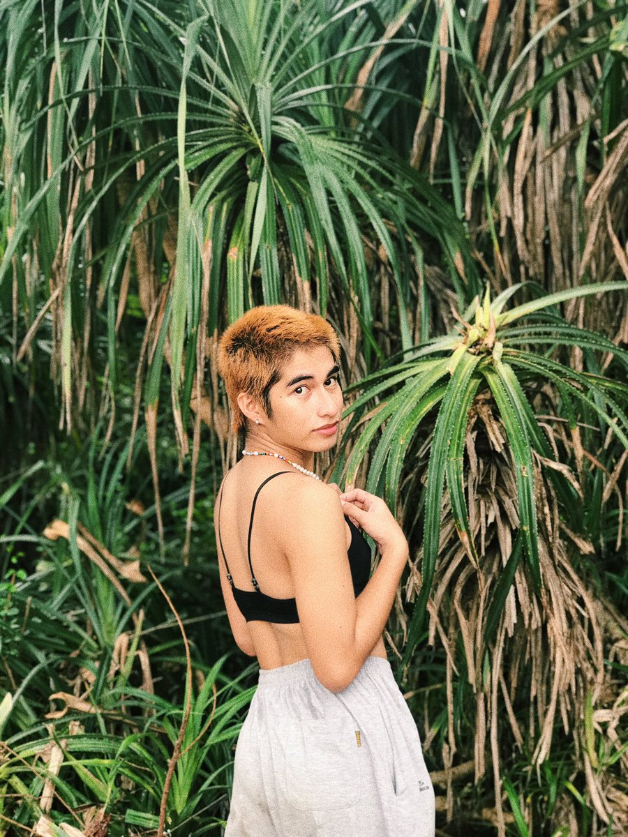 quinn_Eury's tweet photo. One shady beach 🏖🖤 https://t.co/shMaADacVb