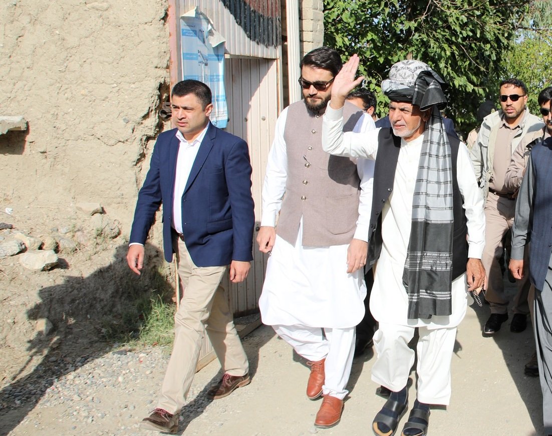 اشرف غنی، حمداللہ محب اور فضل فضلي
تینوں کابل سے تاجکستان کے لیے فرار ہوئے
حمداللہ محب نیشنل سکیورٹی ایڈوائزر اور فضل فضلی  صدارتی آفس کے ڈائریکٹر جنرل تھے
اللہ اکبر
✌️✌️✌️💪💪💪