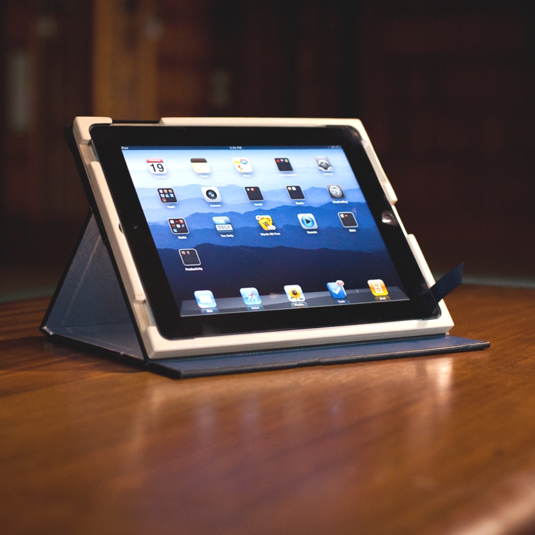 BurtonGoodsLLC's tweet photo. 10 years ago. Self Propping Came To An Handmade Bookbindery Case. #iPad2 #Contega https://t.co/smTumoi97A