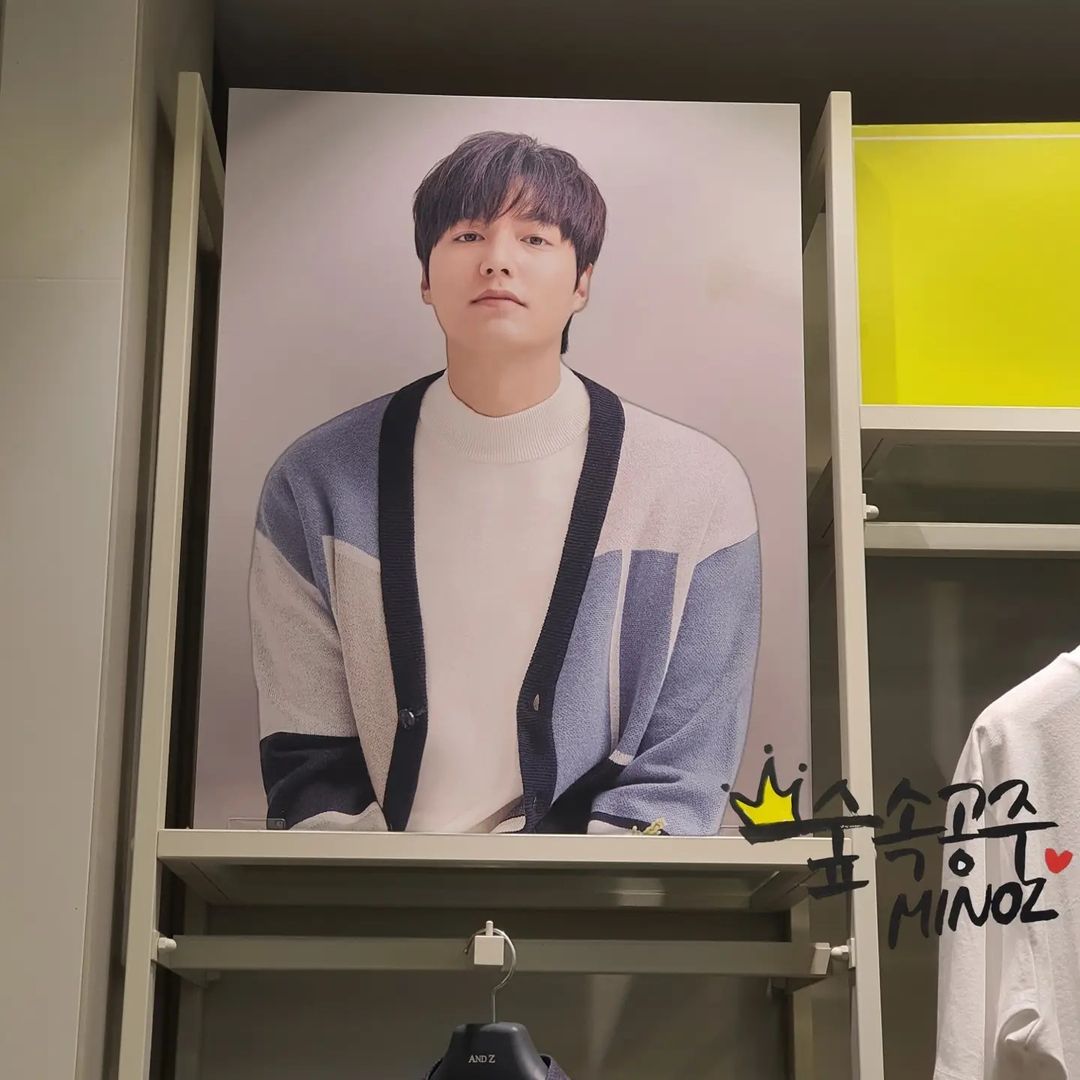 machi6221's tweet photo. via.Jmoak2480 IG
#LeeMinho
Where should I hang it? Haha
#NewAutumn
#ANDZ
#Piggy_piggy
#Kind_boss
#Thankyou
#Pretty♡♡♡
Changwon_NewCore Outlet_ANDZ Store
https://t.co/xbEPR1hv0a
#이민호 #李敏镐 #LeeMinHo
#minoz #mym #イ・ミンホ https://t.co/qvJqGel9VT