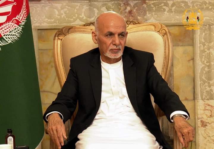 HaroonSyyed's tweet photo. د تذبذب په دې ماحول کښې وارخطا نه يمه
د لــــــر او بـــــــــــر نارې وهمه سرِعام ولاړ يم

زه سياست ته او شعور ته لکه ښاخ د ګلو
زه جـــــــــــهالت ته لکه تېغِ بې نيام ولاړ يم
ممتاز اورکزی
 #StayStrongAfghanistan https://t.co/gBacicSArN