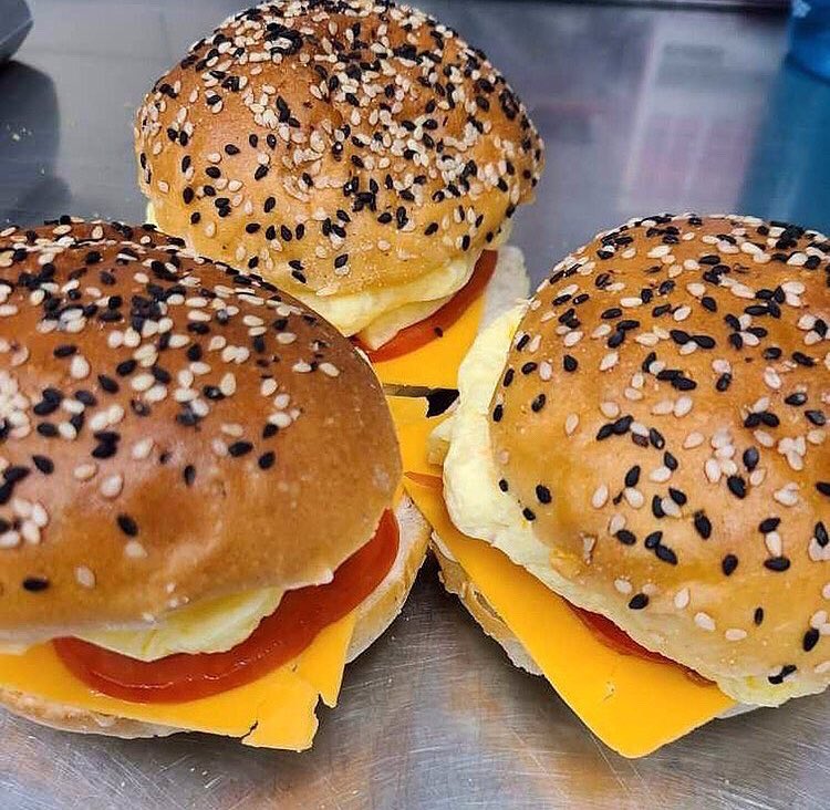 GoodEarthAirdre's tweet photo. Our breakfast paninis are back! Enjoy our famous breakfast paninis with your morning coffee! Add bacon or leave it as is for a vegetarian option and make it your way! 😌☕️🥓🥚 https://t.co/hvwZjlWQFC