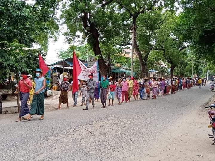 m_krl1's tweet photo. The main strike of #LetPadaung District,#Salingyi Tsp, one of the  Persistent Anti-Coup Strikes. marched by Hundreds of unrelenting protesters to turn over the Age Of Fear this evening,Aug15.These fearless protesters never kneel down under Military’s Boots.

#Aug15Coup https://t.co/4DafuaBGGK