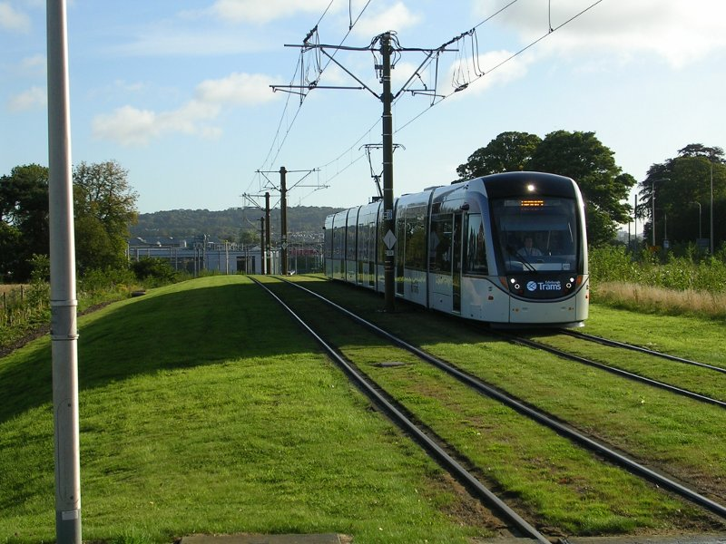 grescoe's tweet photo. How to make green transit even greener. Put the tram tracks on a carpet of grass or sedum. 2 kms of track creates 1.5 football fields' worth of green space, reducing air pollution and urban heat island effect.
(Left: #Finland; Right: #Holland) https://t.co/wvmZDOUiiO