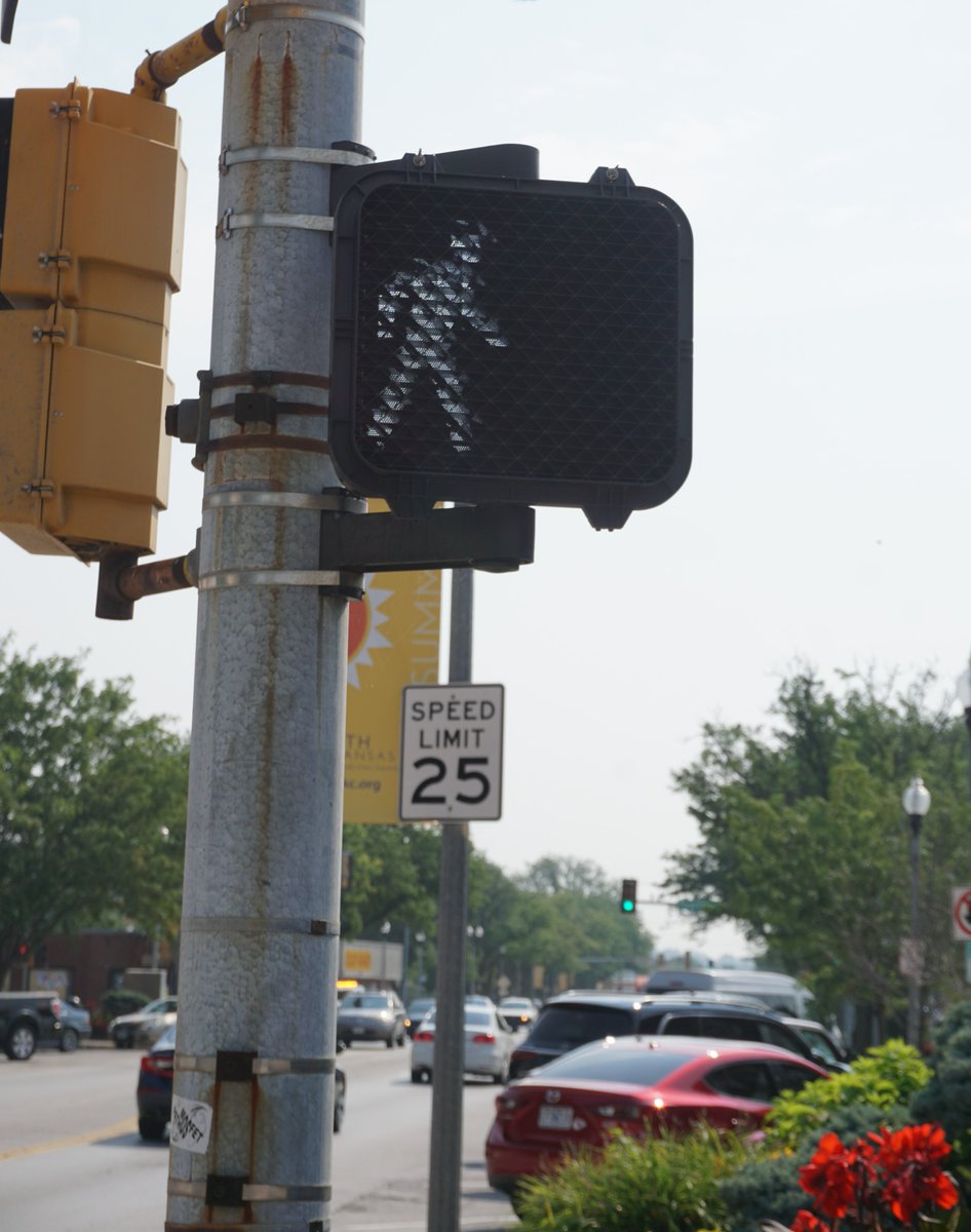 pintpathnkc's tweet photo. North Kansas City is so easy to get around if you don't want to use a car! Today's weather will make for a great day to explore the fine city by bike, scooter, or foot. Another great day will be Saturday, September 25, for #PintPath! #northkansascity #nkc #bikewalkkc https://t.co/QgWAZEaJzr
